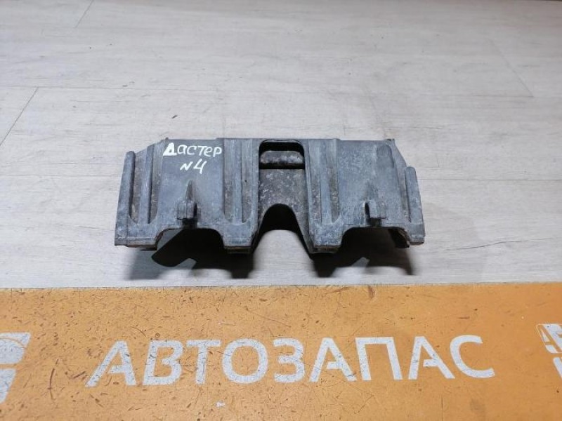 Duster №4 кронштейн впускного коллектора рампы