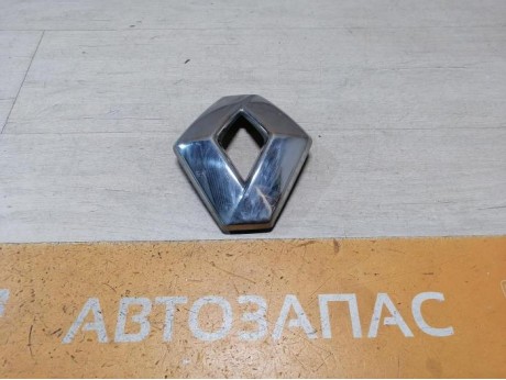 Sandero №19 эмблема решетки радиатора деф