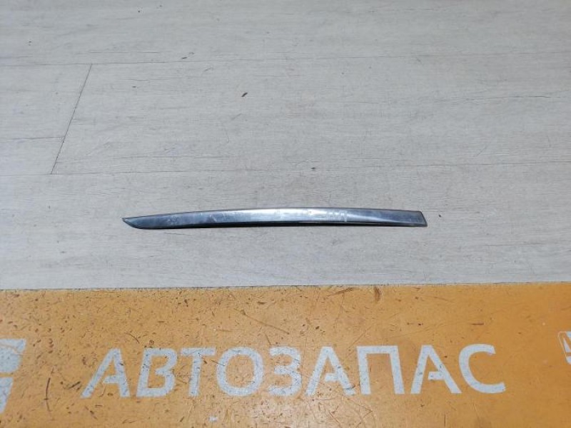 Sandero №19 молдинг решетки радиатора правый