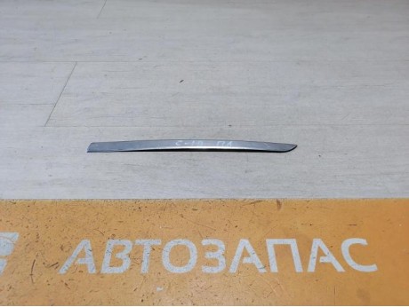 Sandero №19 молдинг решетки радиатора левый