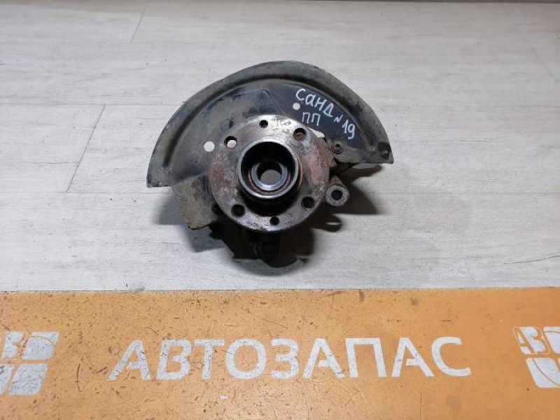 Sandero №19 кулак правый