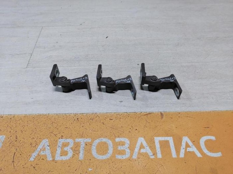 Rapid №3 петля двери правая