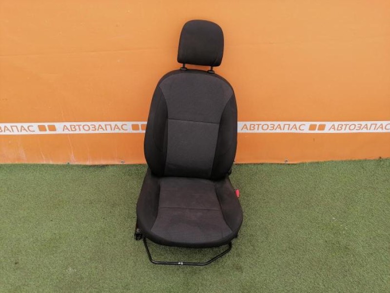 Logan №52 сиденье правое
