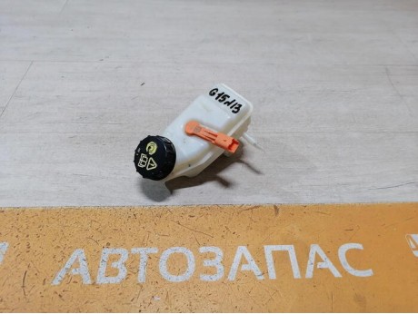 Almera G15 №13 бачок тормозного цилиндра деф