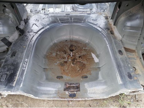 Almera G15 №13 ниша под запаску деф