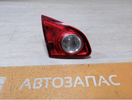 Qashqai №5 фонарь левый в крышку багажника деф