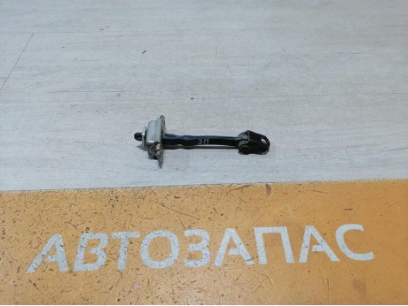 Qashqai №5 ограничитель двери задний правый