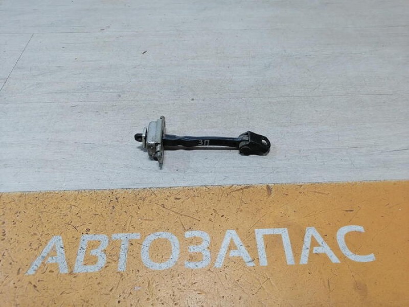 Qashqai №5 ограничитель двери задний правый