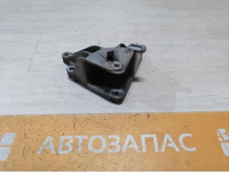 Cruze №6 кронштейн задней подушки коробки АКПП