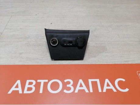 Rio 3 №11 AUX USB прикуриватель розетка аукс усб деф