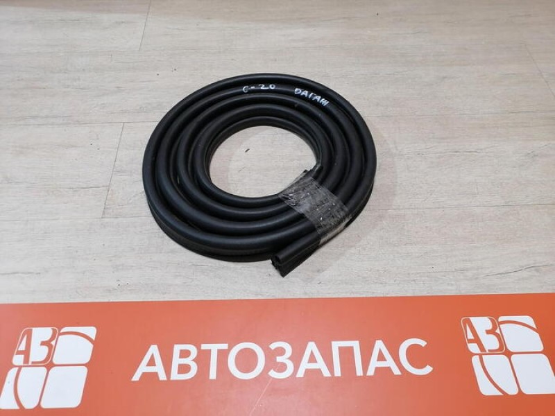 Sandero 2 №20 уплотнитель багажника