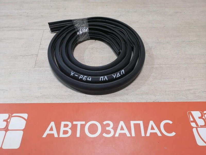 XRay 1 №1 уплотнитель дверного проема передний левый