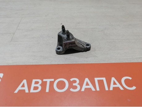 XRay 1 №1 кронштейн верхней подушки коробки акпп деф