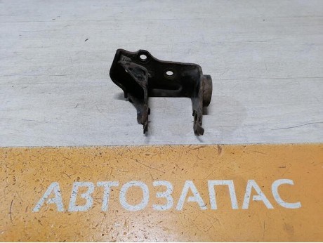 Corolla кронштейн левой подушки коробки