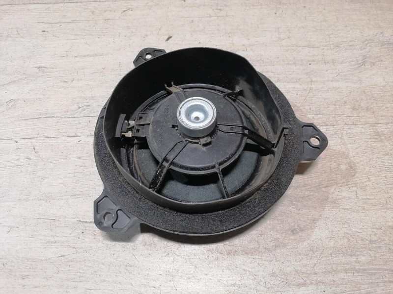 Avensis 2 динамик задний в дверь