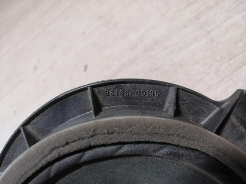 Avensis 2 динамик задний в дверь