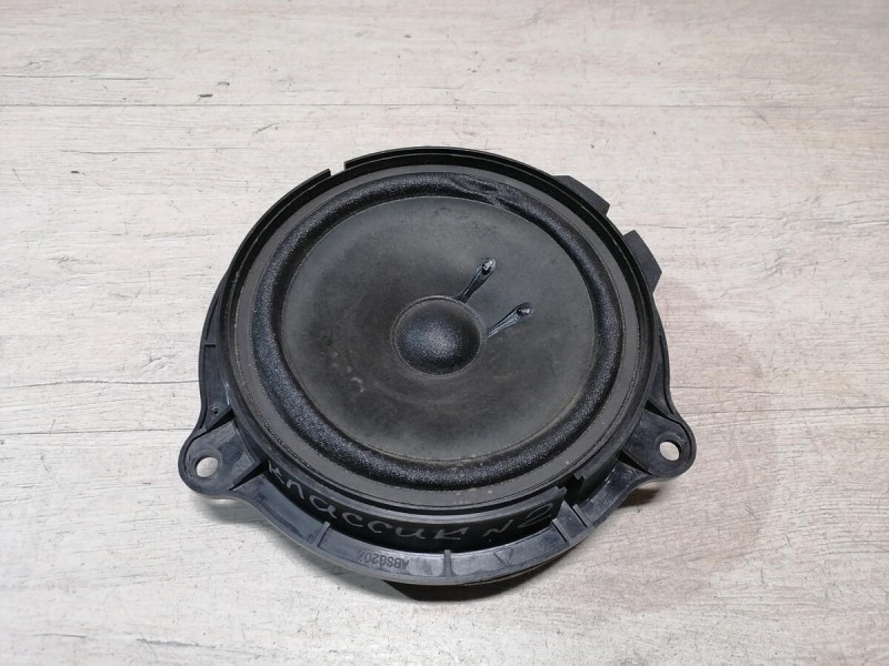 Almera Classic динамик двери