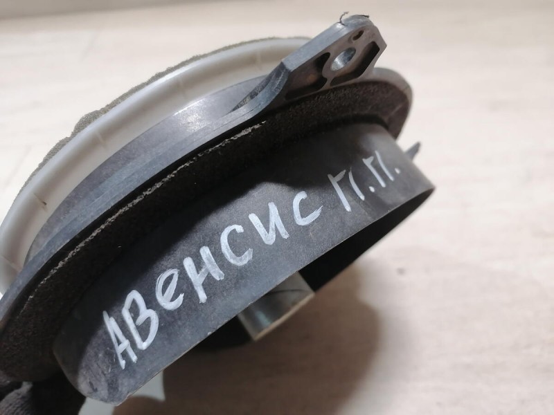 Avensis 2 динамик передний в дверь