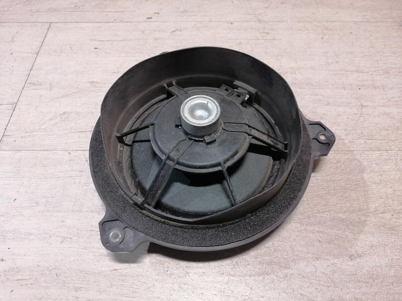 Avensis 2 динамик передний в дверь