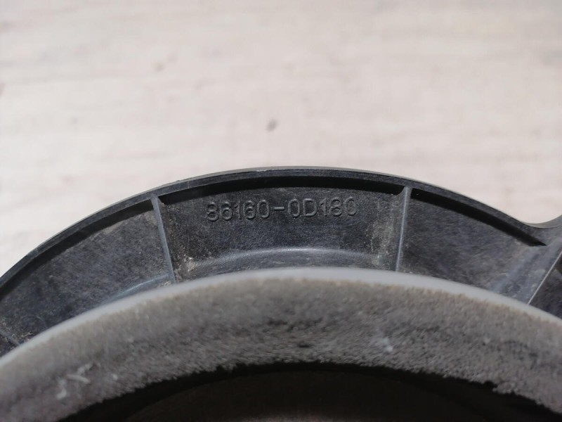 Avensis 2 динамик передний в дверь