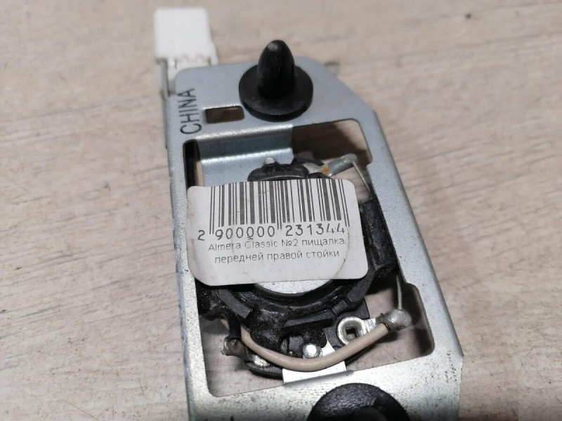 Almera Classic №2 пищалка в переднюю стойку правая
