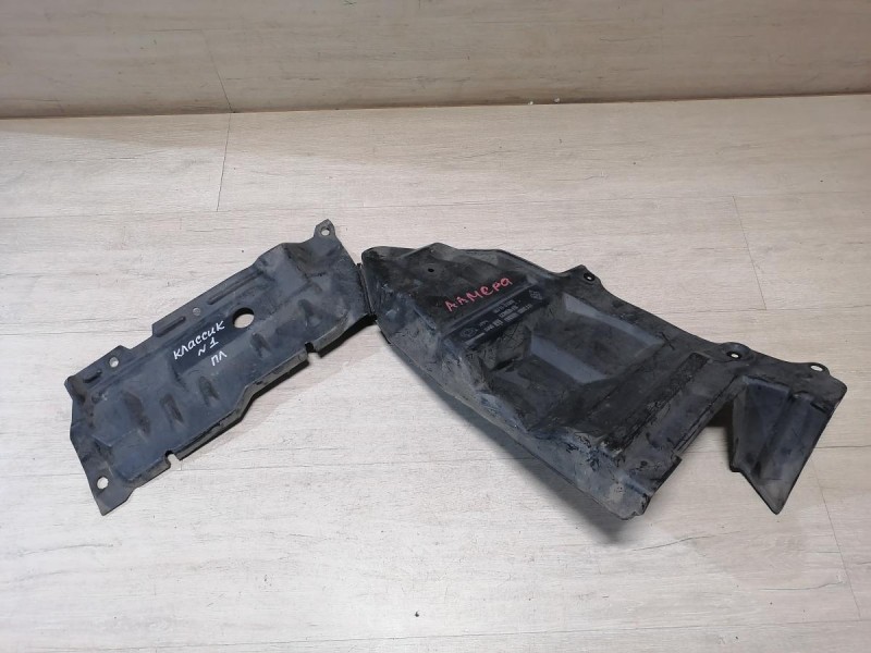 Almera Classic №1 пыльник двигателя левый