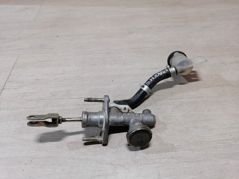 Almera Classic №3 цилиндр сцепления главный с бачком