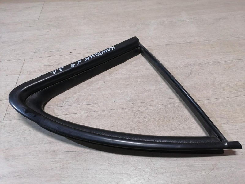 Almera Classic №4 уплотнитель левой форточки молдинг