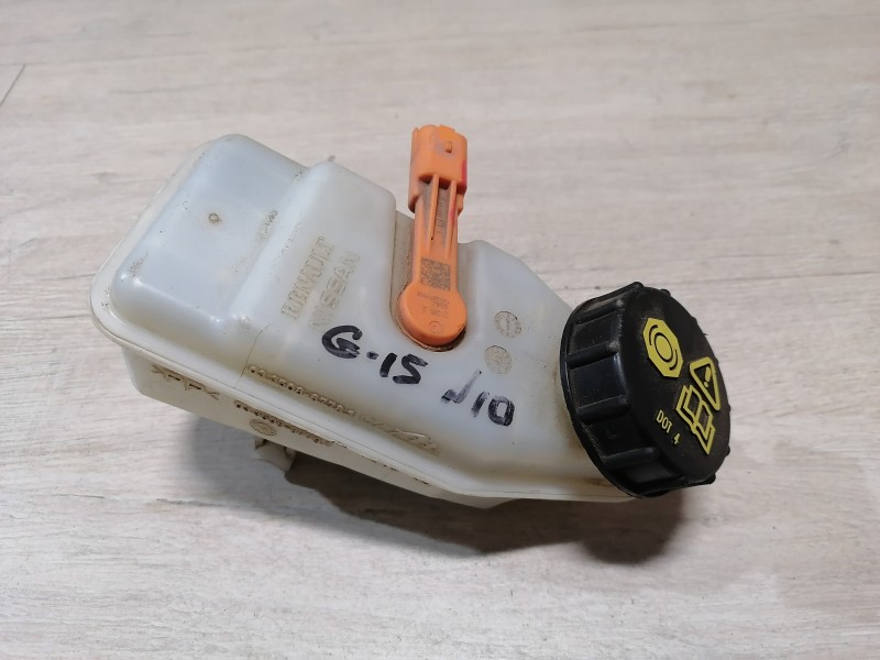 Almera G15 №10 бачок тормозного цилиндра
