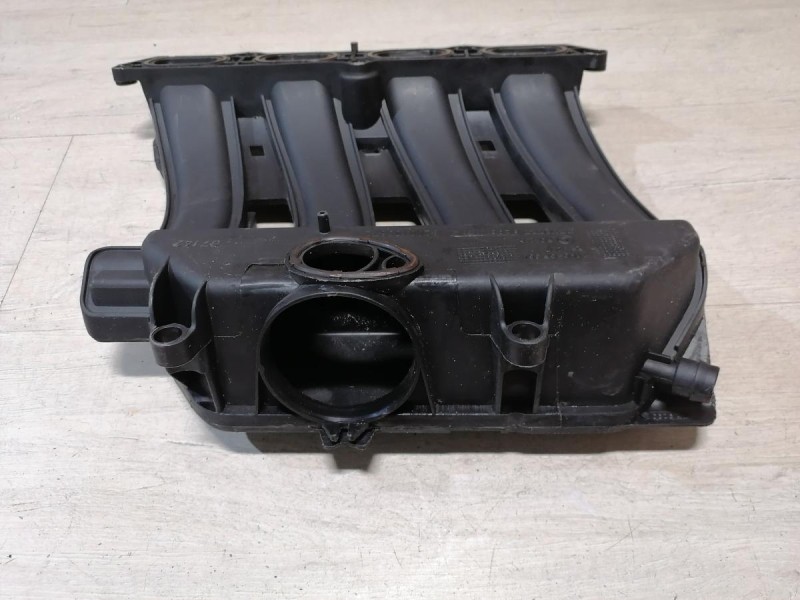 Almera G15 №11 коллектор впускной
