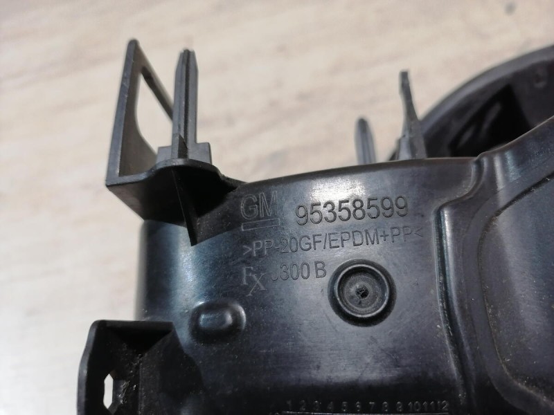 Cruze лючок бензобака черный