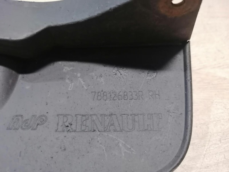 Duster №2 брызговик задний правый