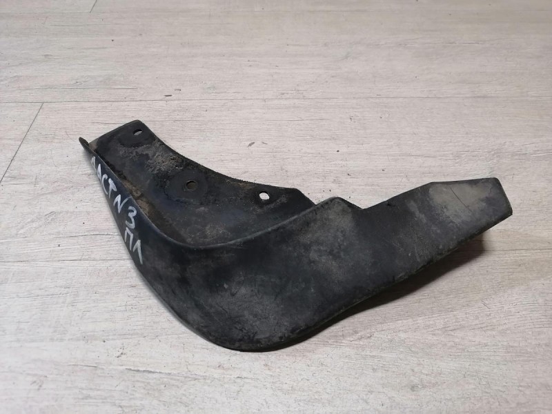 Duster №3 брызговик передний левый