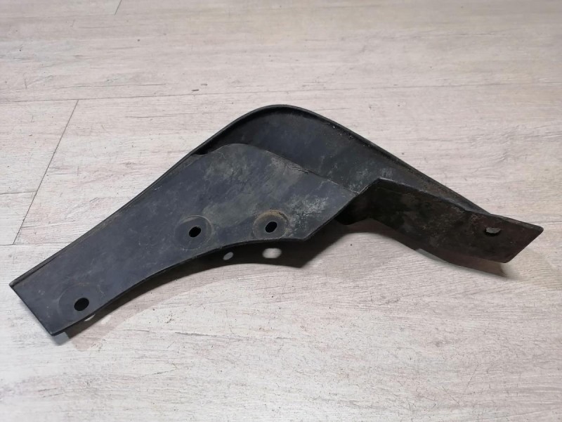 Duster №3 брызговик передний левый