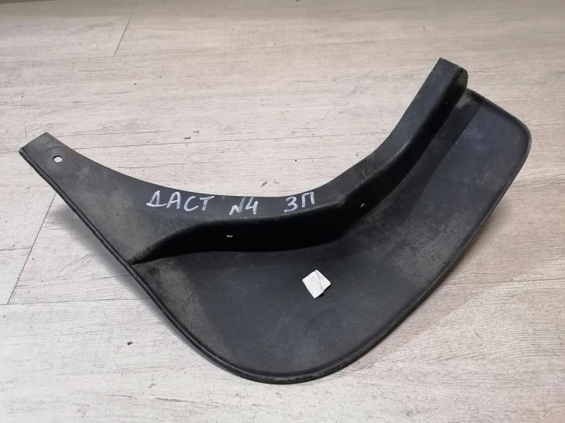 Duster №4 брызговик задний правый