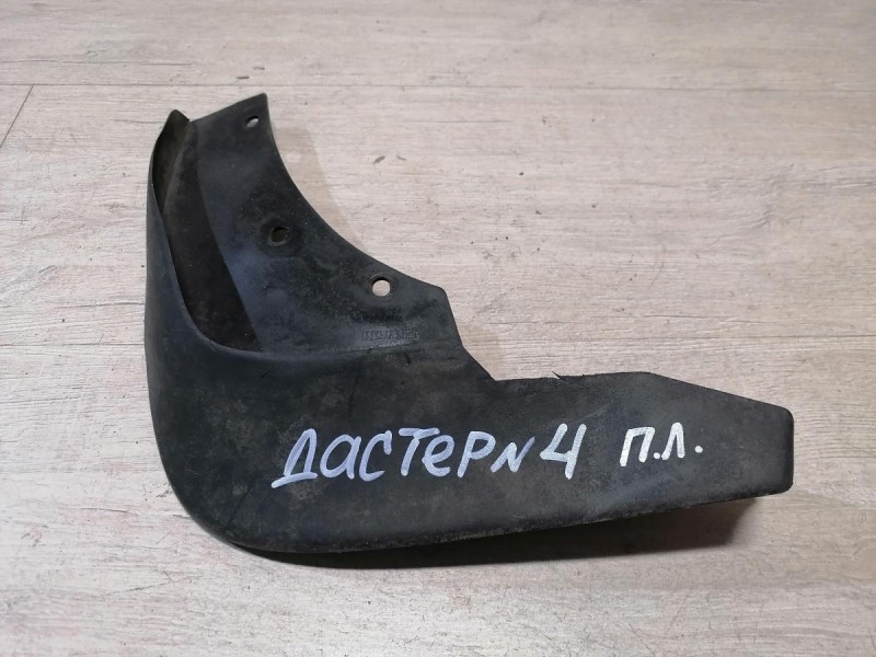 Duster №4 брызговик передний левый