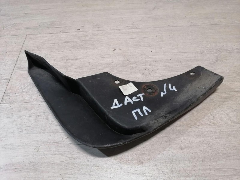 Duster №4 брызговик передний левый