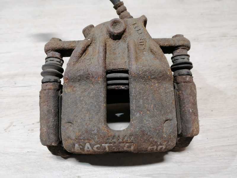 Duster №4 суппорт передний правый 1,6 16 кл