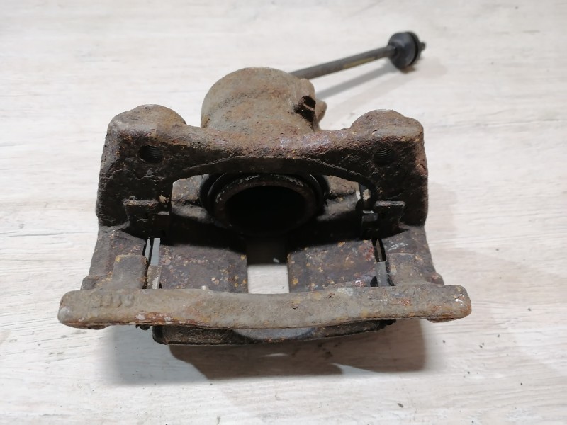 Duster №4 суппорт передний правый 1,6 16 кл