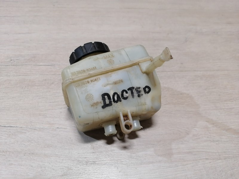 Duster бачок тормозного цилиндра