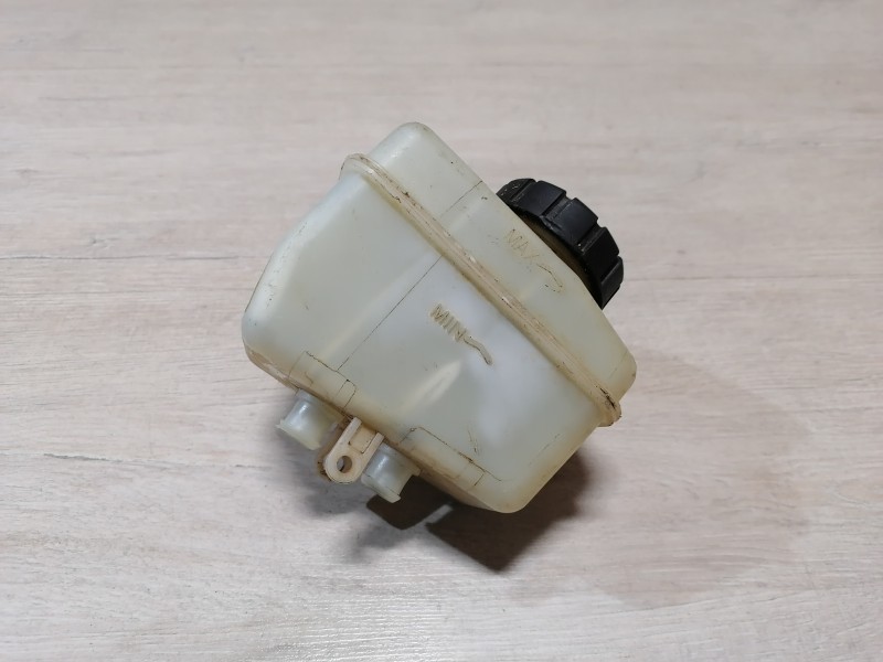 Duster бачок тормозного цилиндра
