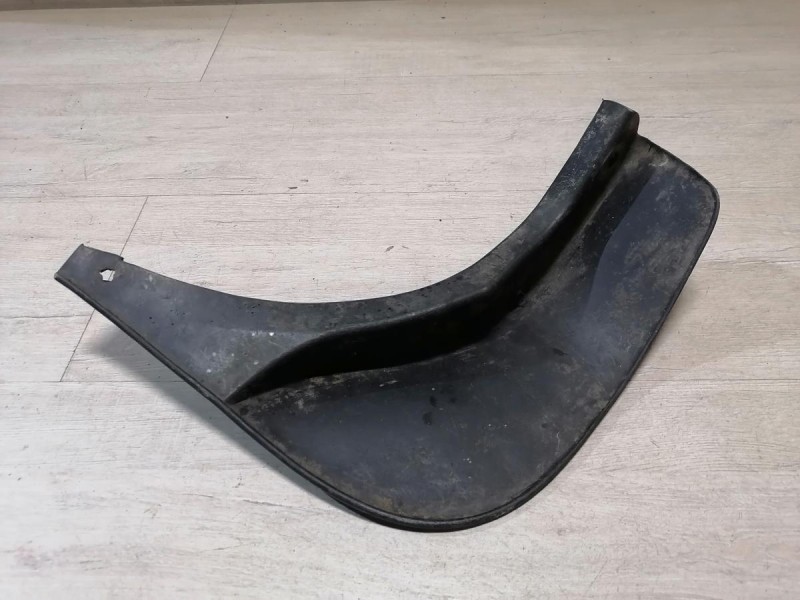Duster №3 брызговик задний правый деф
