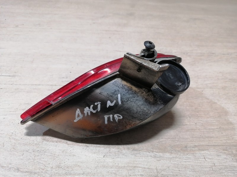 Duster противотуманка заднего бампера правая