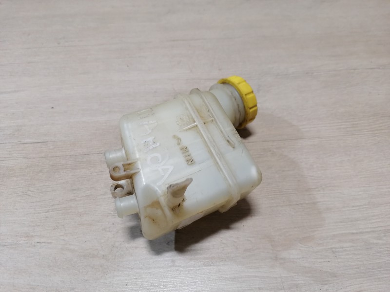 Fiat Panda бачок тормозного цилиндра