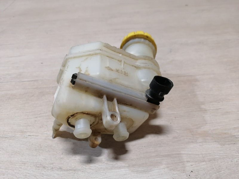 Fiat Panda бачок тормозного цилиндра