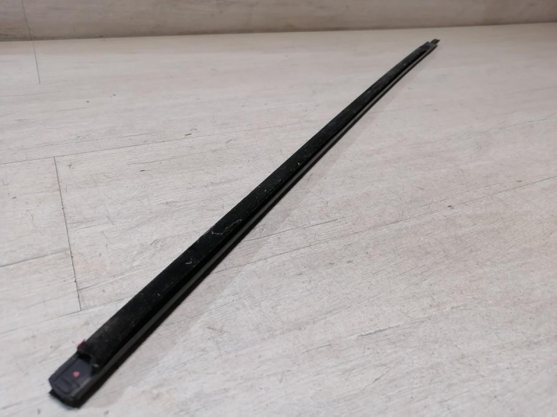 Fluence №3 бархотка передняя левая наружная