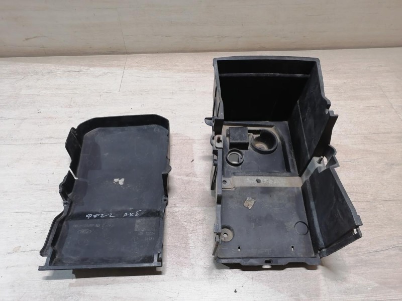 Focus 2 корпус аккумулятора АКБ в сборе