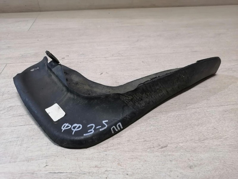 Focus 3 №5 брызговик передний правый деф