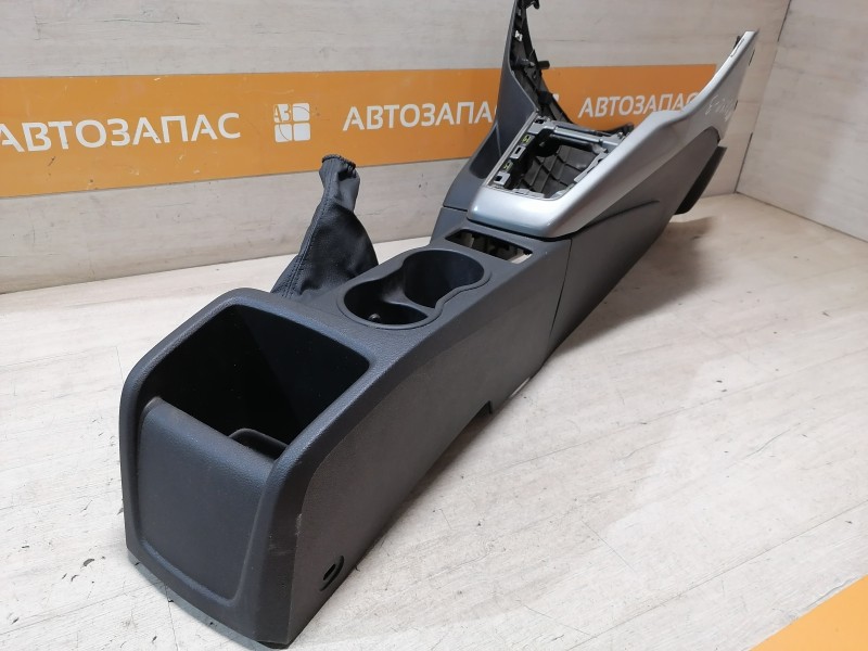 Focus 3 консоль центральная хетч
