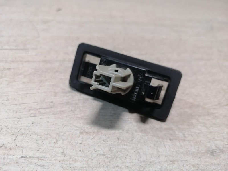 Almera G15 плафон подсветки номера